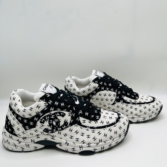 ❌❌SOLD Chanel 22A White Black CC Logos CC Logo Trainers Runners Sneakers - Picture 3 of 14